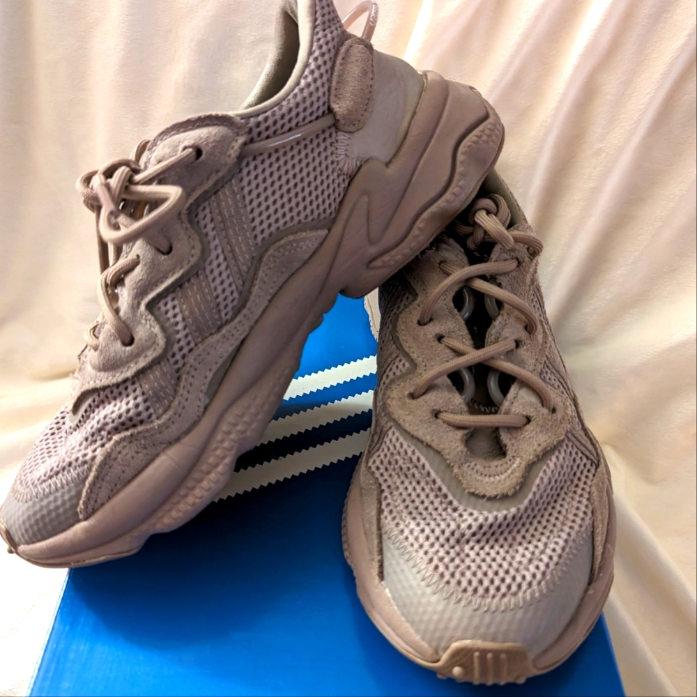 adidas Originals Ozweego (Lava Grey)